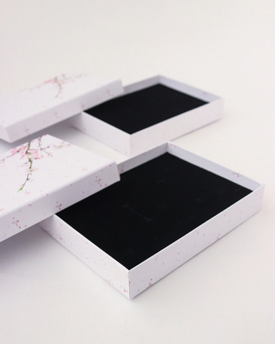 Футляр картонный, серия "ЦВЕТУЩАЯ ЯБЛОНЯ", 123х163х30 мм