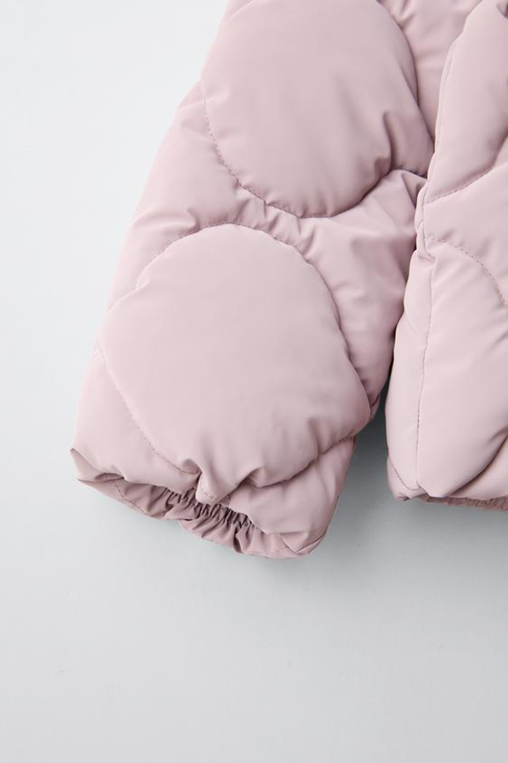 ZARA СТЕГАНАЯ КУРТКА ИЗ ПРОРЕЗИНЕННОЙ ТКАНИ, ЦВЕТ РОЗОВОГО ДЕРЕВА