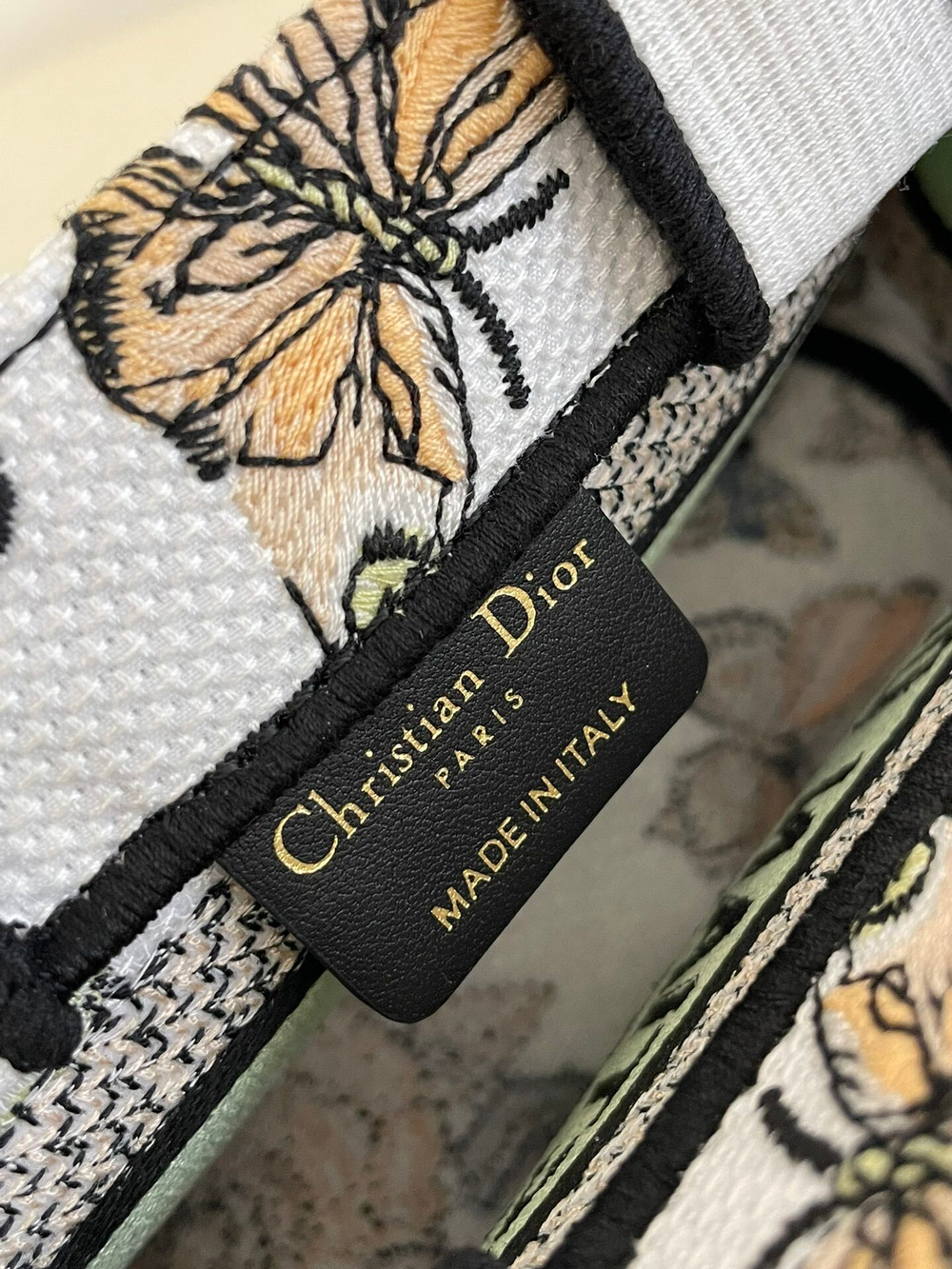 Christian Dior Mini Book Tote 21 cm