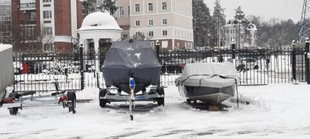 Сезонное хранение лодок, катеров и яхт, а так же прицепов.