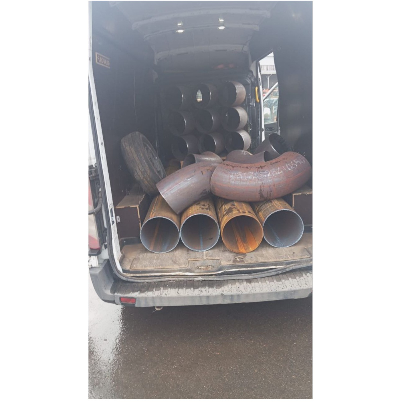 Поставка стальных труб и отводов 325-го диаметра