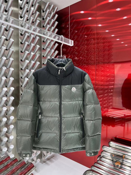 Пуховик Moncler