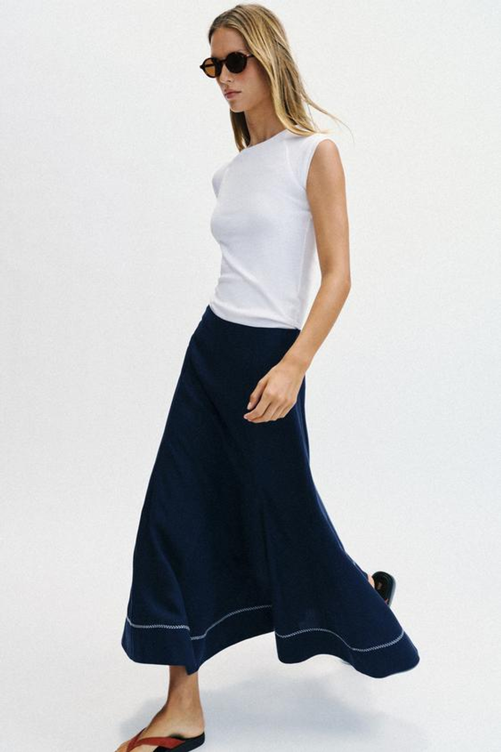 ZARA РАСКЛЕШЕННАЯ ЮБКА МИДИ С ВЫШИВКОЙ, ЧЕРНИЛЬНО-СИНИЙ