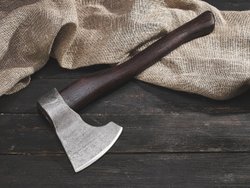 Топор "Дорожный", рукоять комель берёзы (морилка)