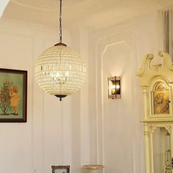 Элегантная подвесная люстра с шарообразным плафоном из фактурного стекла