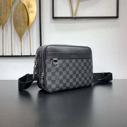 Сумка-мессенджер Louis Vuitton