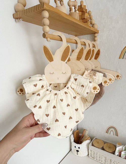 Муслиновый нагрудник Сердечки beige