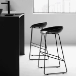 Стул полубарный Neo чёрный с чёрными ножками