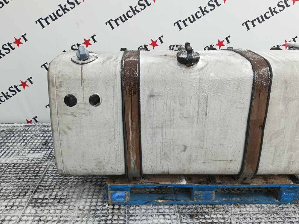 Бак топливный 760L+100L AdBlue