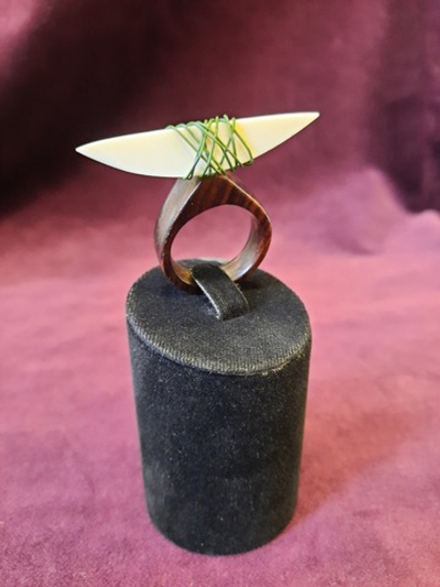 Кольцо, палисандр, клык моржа