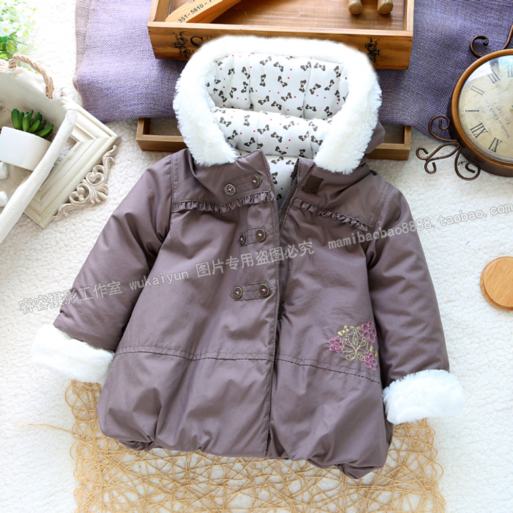 Куртка детская с вышивкой цветов и меховой опушкой капюшона