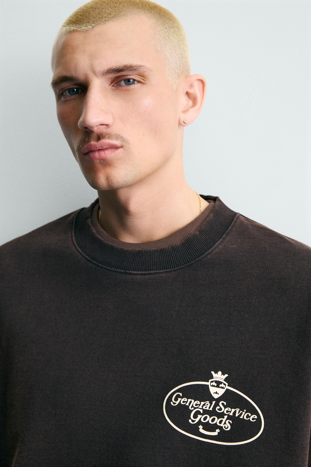 ZARA ТОЛСТОВКА С ЭФФЕКТОМ ПОТЕРТОСТИ И НАДПИСЬЮ, ЧЕРНЫЙ