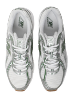 Кроссовки U740v2