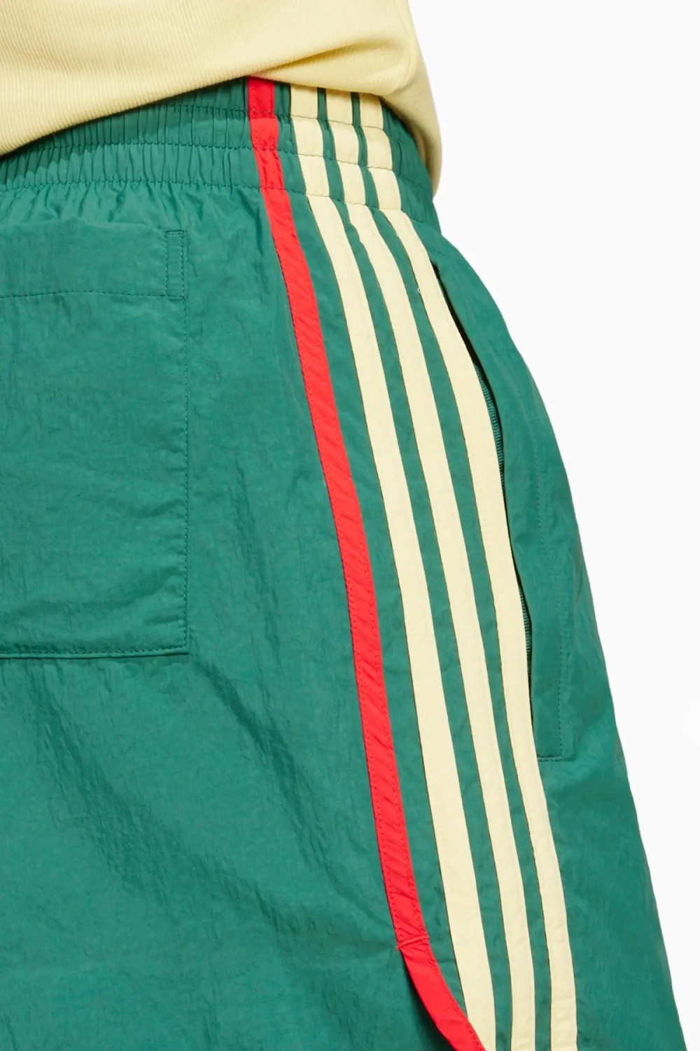 Шорты adidas Adicolor Classics Sprinter - зеленый