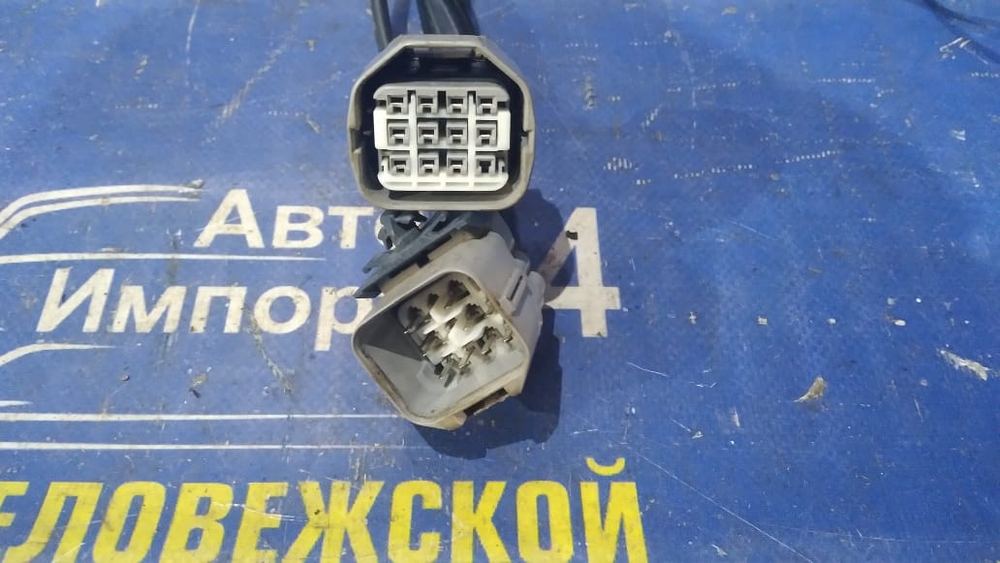 Замок двери передней правой TOYOTA HARRIER 2000