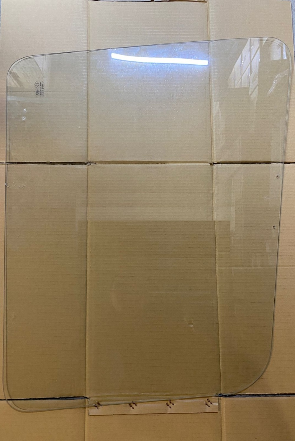 Стекло двери SHAANXI SHACMAN X3000 правое DZ14251330010 Х3000