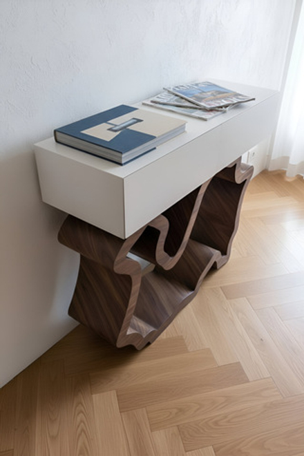 Консоль Эскальер