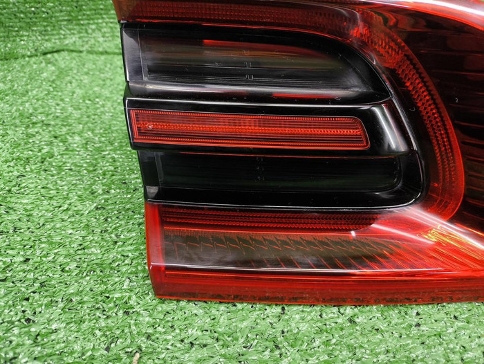 Фонарь левый внутренний Porsche Macan 95b (14-18)