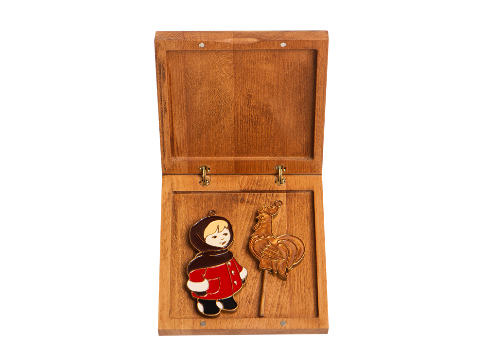 Подарочный набор из двух игрушек: Девочка, Петушок на палочке.