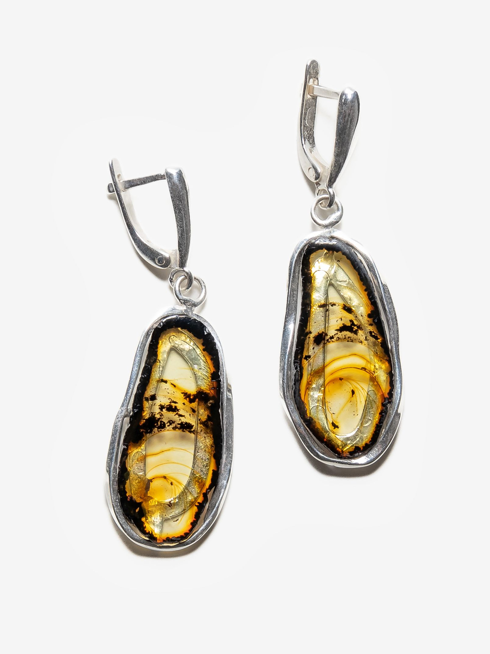 Уникальный комплект из серебра с цельным Калининградским янтарем, серебро 925 пробы