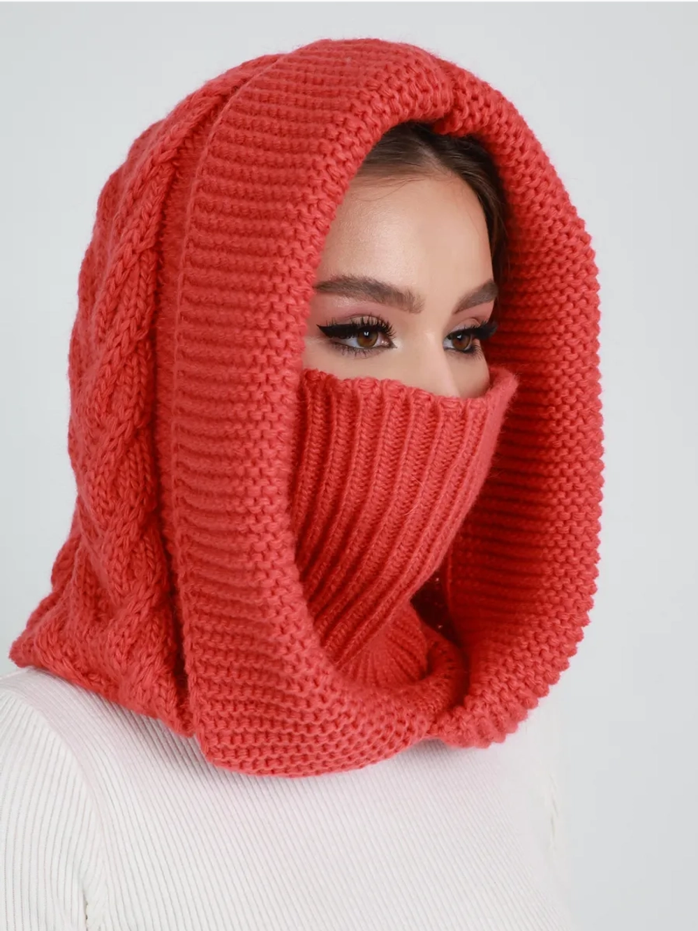 Капор вязаный теплый