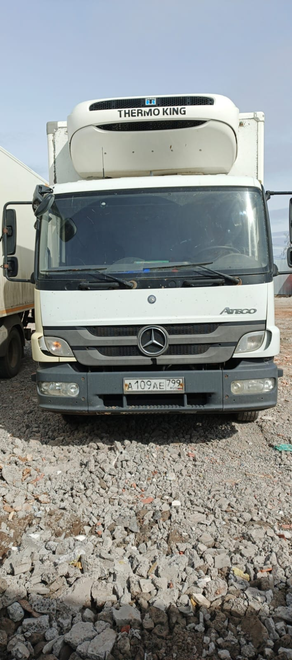 Mercedes-Benz ATEGO 4x2 Изотермический/рефрижератор с гидробортом 1218 L (Рефрижератор, Дизельный, 4