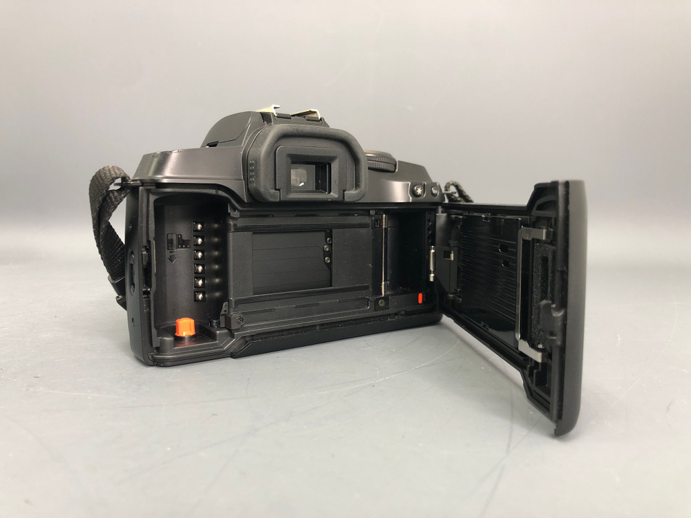 Canon EOS 5000