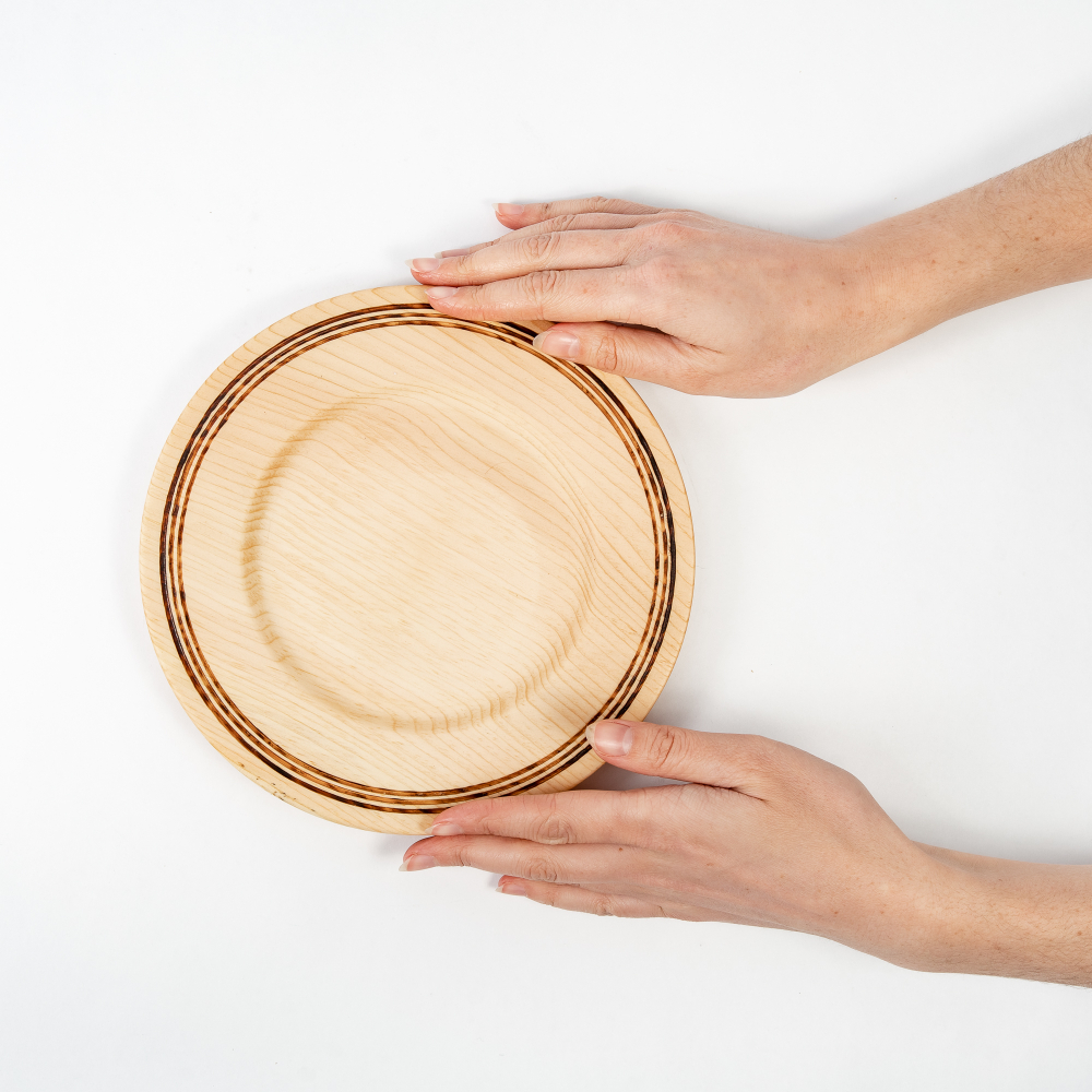 Деревянная плоская тарелка из сибирского кедра 205 мм T169