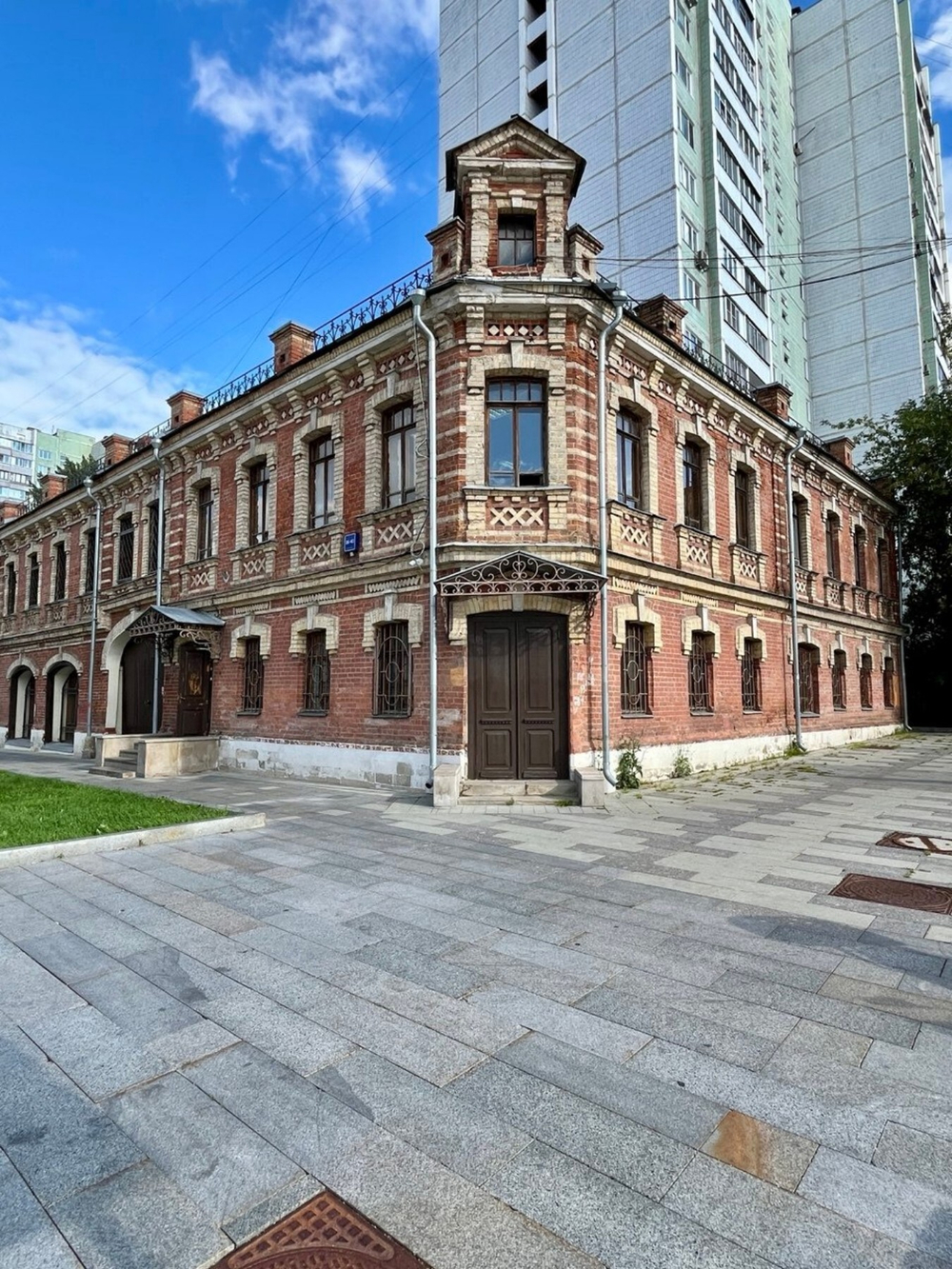 "Школьная улица: экскурсия по старой слободе"- пешеходная групповая экскурсия по Москве.