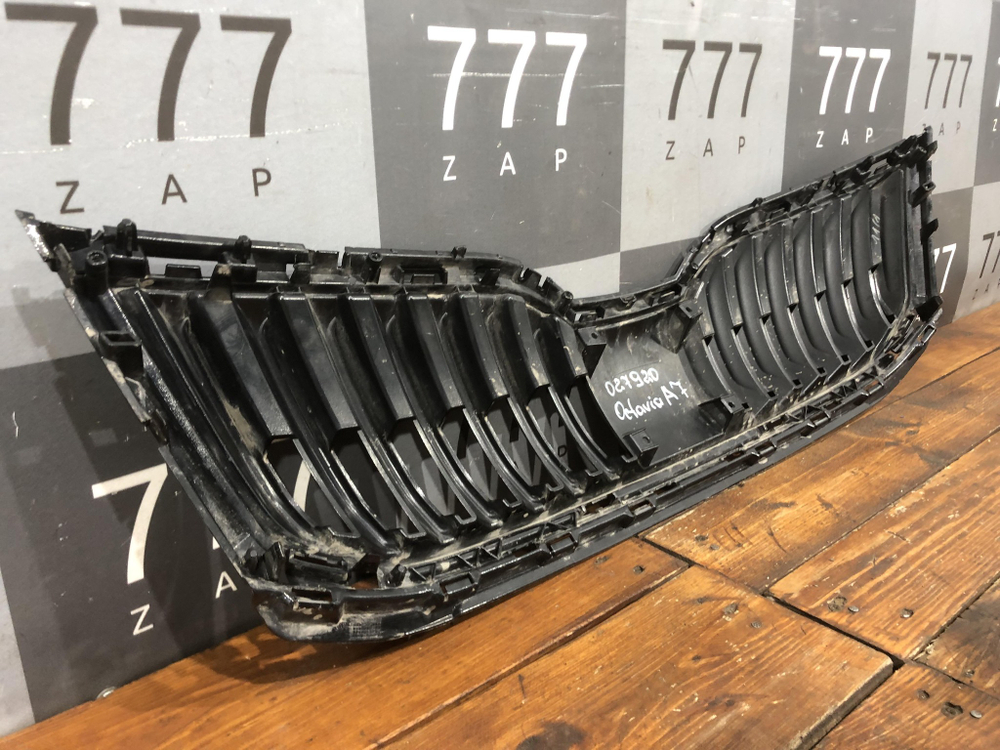 Решетка радиатора Skoda Octavia 3 (A7) 17-20 Б/У Оригинал 5e0853653c
