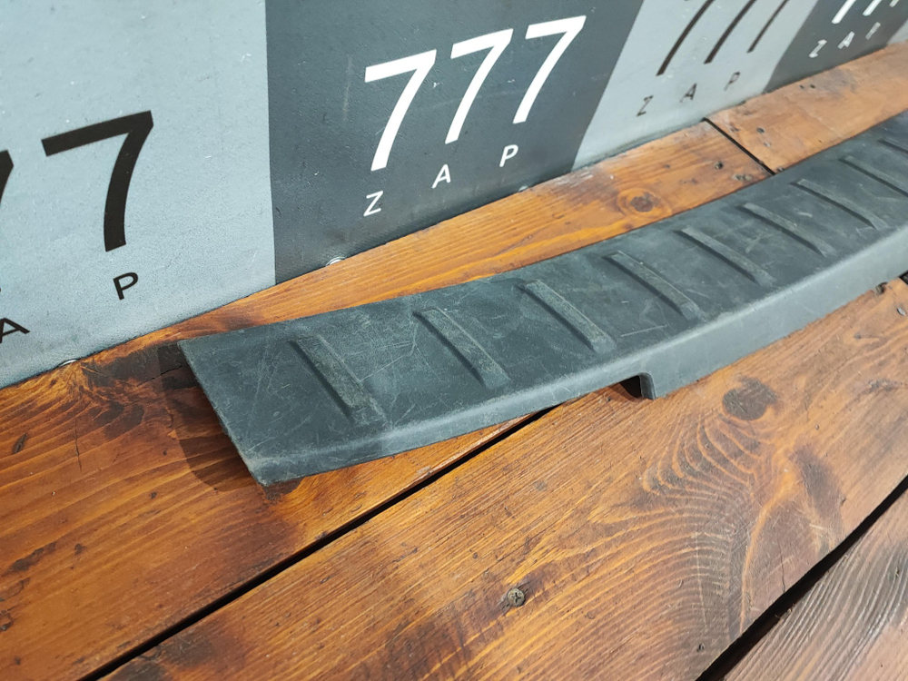 Накладка заднего бампера Chevrolet Orlando Б/У Оригинал 96895627