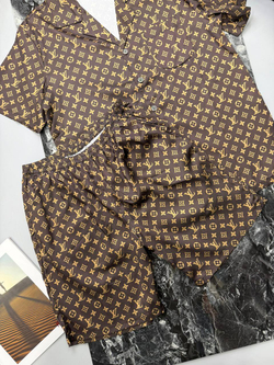 Прогулочный костюм Louis Vuitton