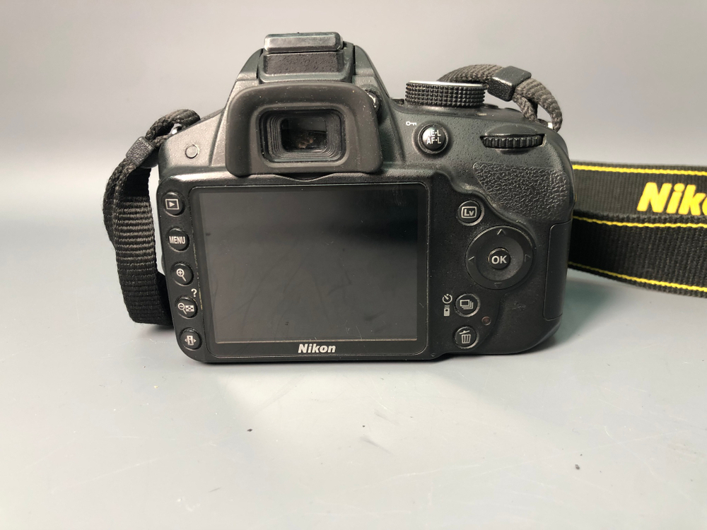 Nikon D3200 kit 18-55mm 3.5-5.6G VR 17000 кадров пробега.