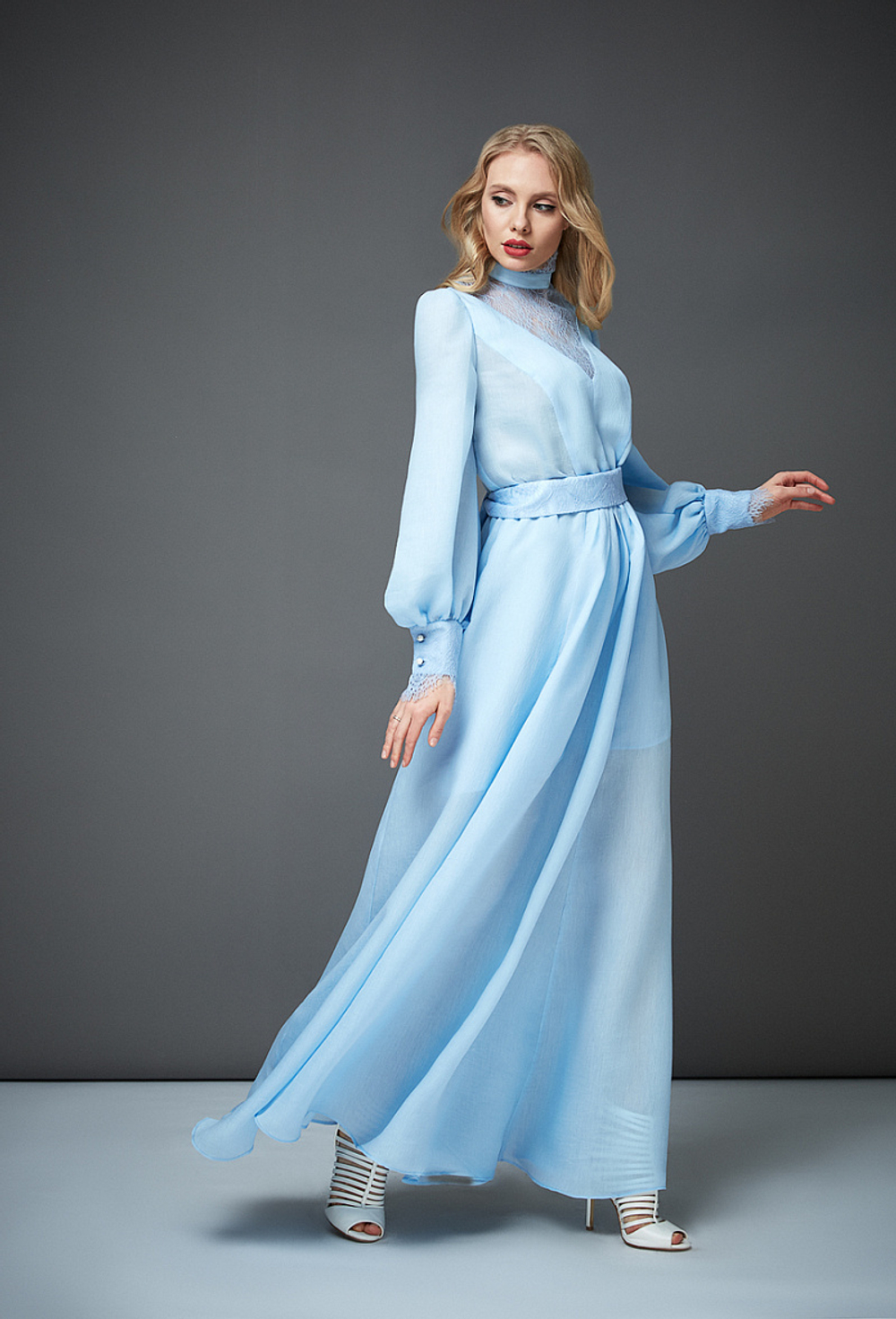 Длинное платье со вставкой кружево голубое 34-01-20 SS