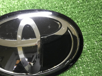 Эмблема решетки радиатора Toyota Camry xv70 17-21