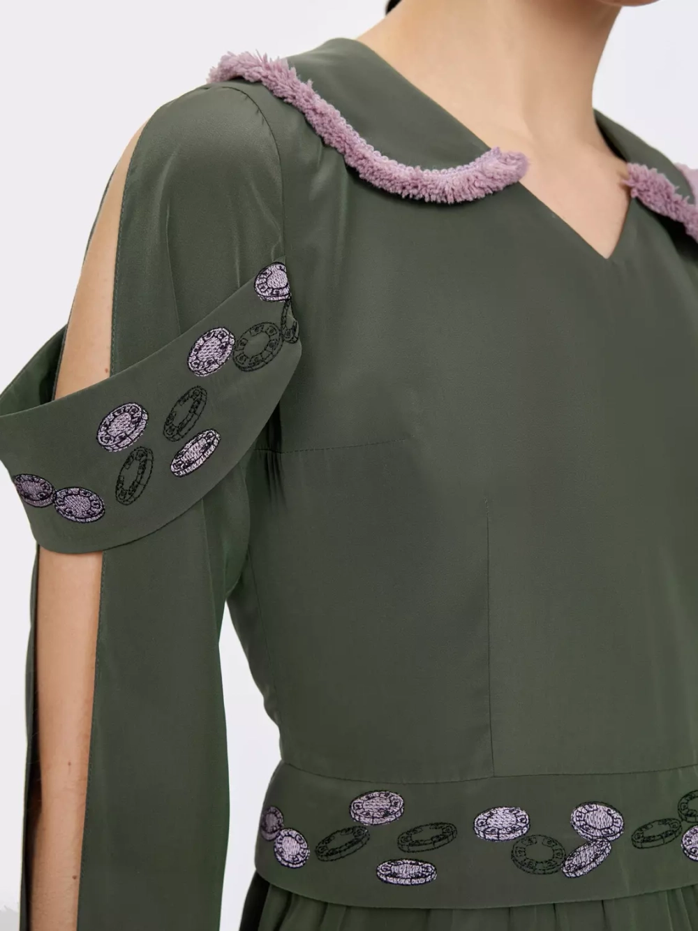 Платье-мини зеленое с вышивкой «Казино» OLA OLA
