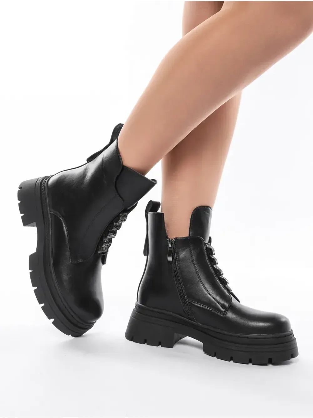 Зимние ботинки на высокой платформе