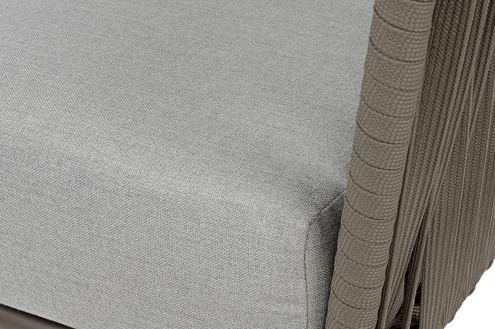 "Багамы" кресло плетеное из роупа, каркас алюминий бежево-серый (RAL7006) муар, роуп серо-коричневый 23мм, ткань светло-серая