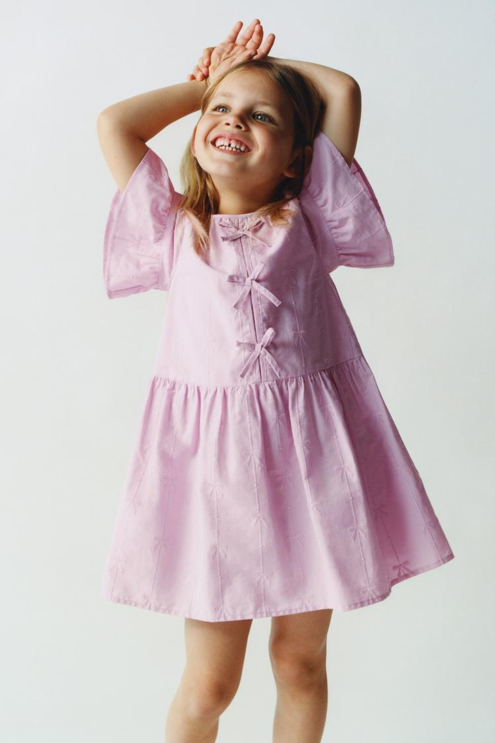 ZARA ПЛАТЬЕ ИЗ ПОПЛИНА С БАНТАМИ И ВЫШИВКОЙ, РОЗОВЫЙ/ЛИЛОВЫЙ