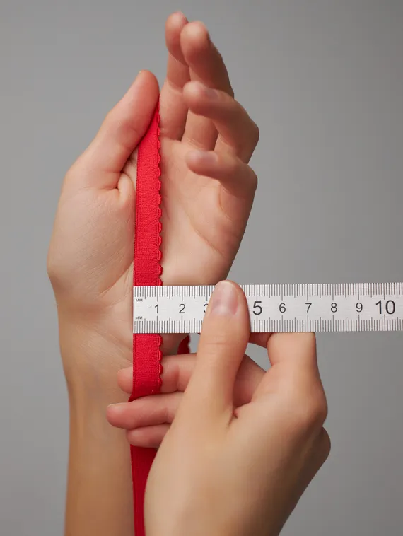 100 641/12 Резинка отделочная Lauma 12 мм, красный 100