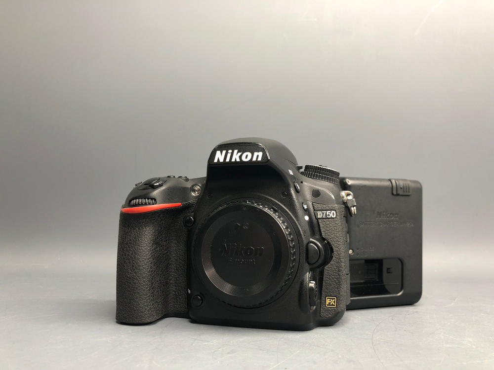 Nikon D750 145.700 кадров