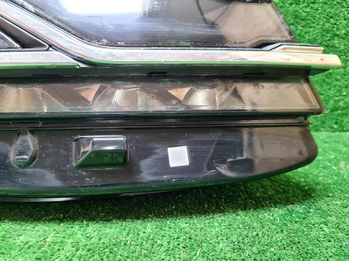 Фара правая VW Touareg 3 (2018-2023) LED