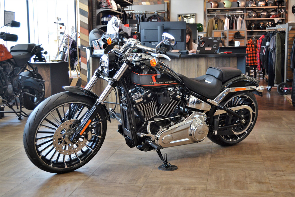 Harley-Davidson BREAKOUT 117 (Vivid Black) 2024