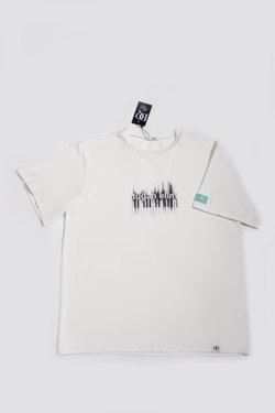 T-shirt with "Tugan elim" print