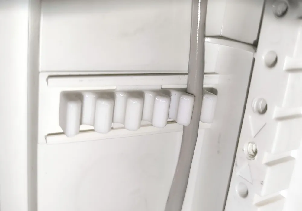 Крепление UTP кабеля для мультимедийных шкафов ABB UK600 (Cat5/5e)