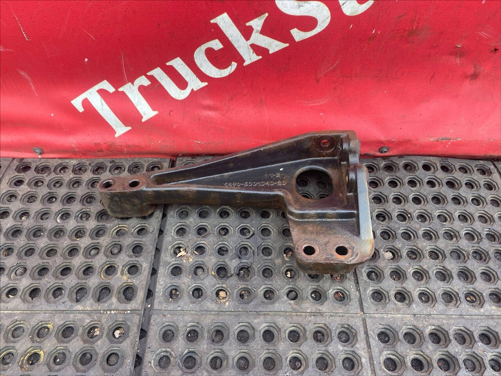 Кронштейн кабины правый 2017г