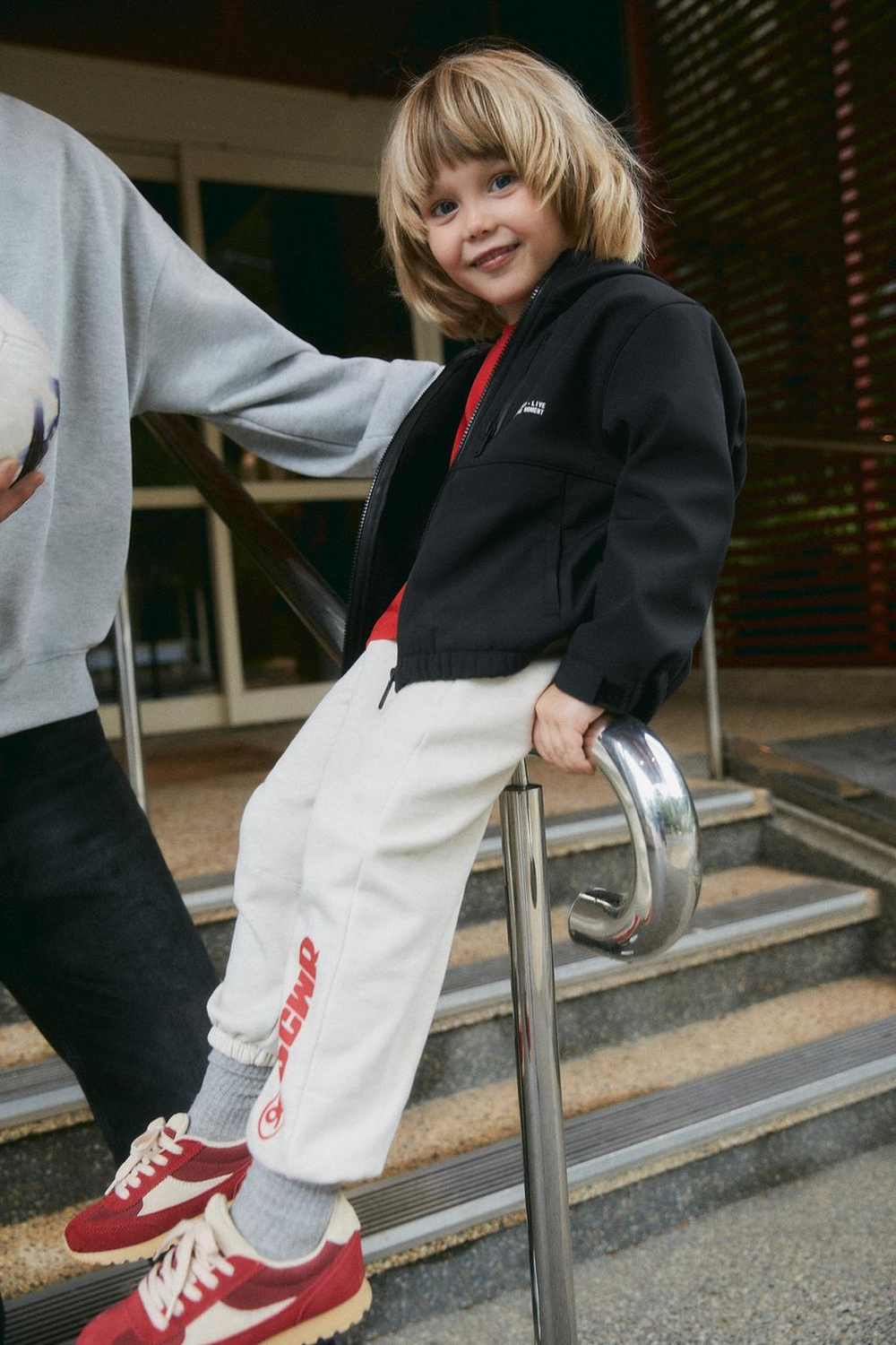 ZARA КУРТКА С КАПЮШОНОМ И ПОДКЛАДКОЙ, ЧЕРНЫЙ