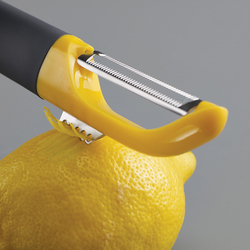 Овощечистка с вертикальным зубчатым лезвием serrated