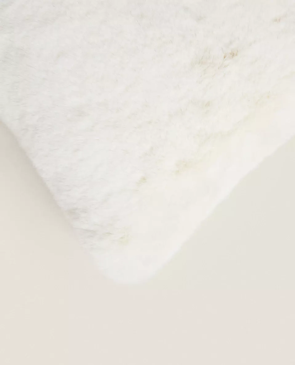 ZARA HOME МЕХОВОЙ ЧЕХОЛ НА ПОДУШКУ, ЖЕЛТОВАТО-БЕЛЫЙ