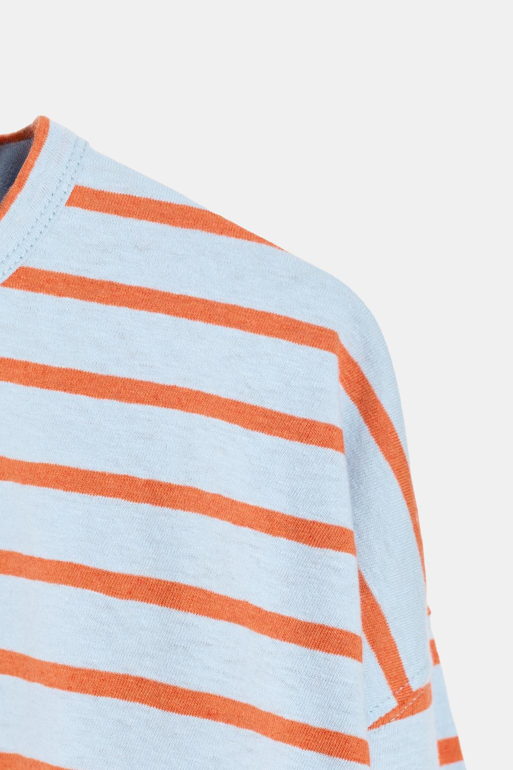 ZARA ФУТБОЛКА ИЗ ХЛОПКА И ЛЬНА В ПОЛОСКУ, ПАСТЕЛЬНО-СИНИЙ